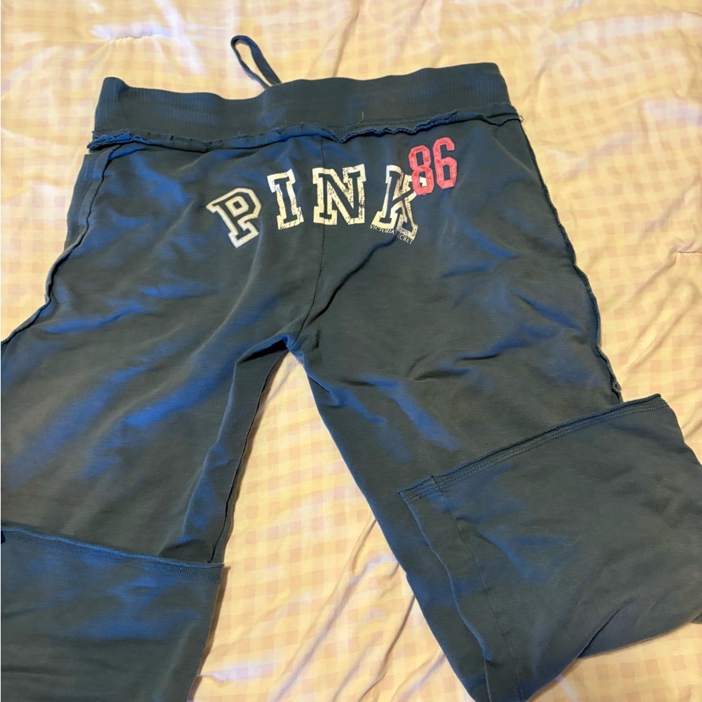 Y2K Victoria’s Secret Pink capris